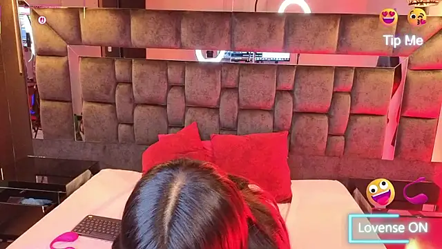 Aniajoness  online show from February 21, 4:41 pm