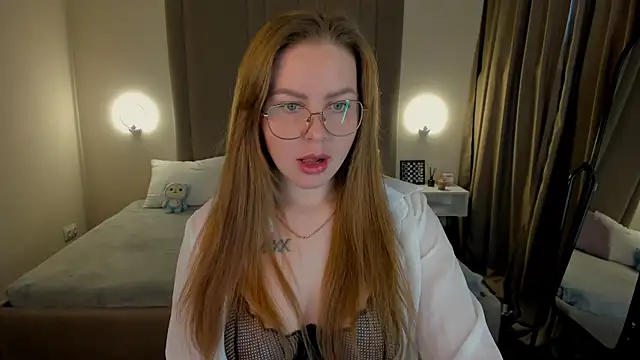 Snapshot of MikaBloom chatting on October 2, 1:56 am MikaBloom online show from October 2, 1:56 am