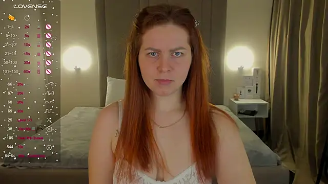 Snapshot of MikaBloom chatting on December 21, 1:57 am MikaBloom online show from December 21, 1:57 am