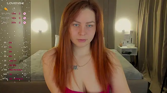 Snapshot of MikaBloom chatting on December 22, 1:57 am MikaBloom online show from December 22, 1:57 am