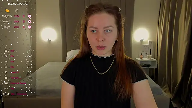 Snapshot of MikaBloom chatting on January 9, 1:41 am MikaBloom online show from January 9, 1:41 am