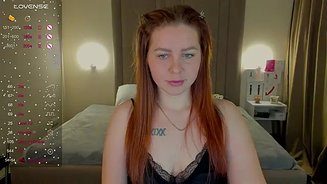 Snapshot of MikaBloom chatting on January 16, 2:04 am MikaBloom online show from January 16, 2:04 am