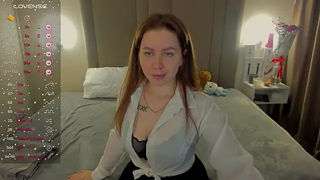 Snapshot of MikaBloom chatting on February 20, 6:48 am MikaBloom online show from February 20, 6:48 am