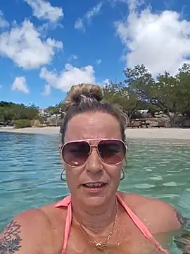 Mrs-Aurora online show from April 3, 6:50 pm