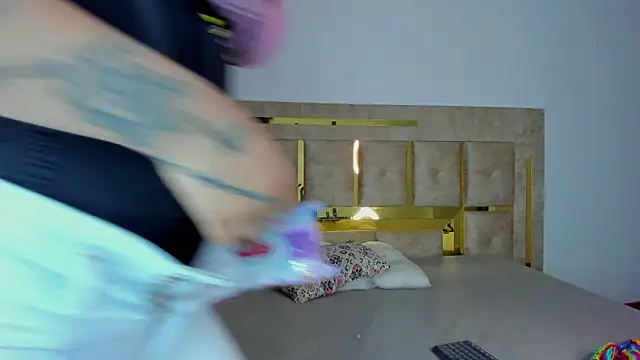 Kitty ravee online show from January 14, 3:01 am