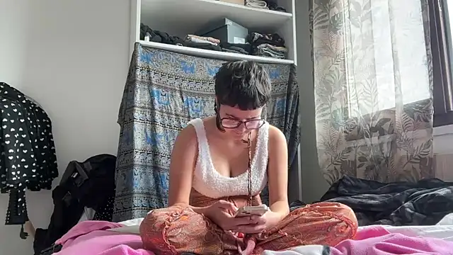 Snapshot of NIQUE_TARAXX chatting on October 1, 10:10 am NIQUE TARAXX online show from October 1, 10:10 am