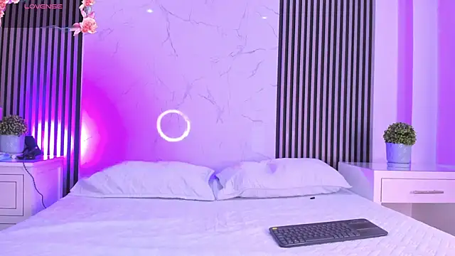 Snapshot of EimyAndMaxi chatting on February 12, 10:16 pm EimyAndMaxi online show from February 12, 10:16 pm