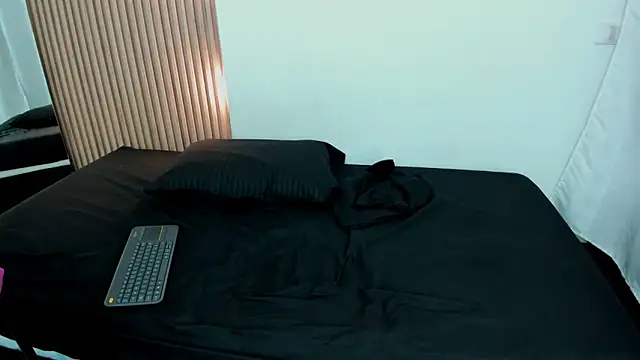 Snapshot of Karla_hilton1 chatting on October 21, 12:39 pm Karla hilton1 online show from October 21, 12:39 pm