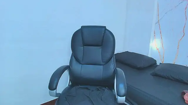 Snapshot of Karla_hilton1 chatting on November 20, 11:43 am Karla hilton1 online show from November 20, 11:43 am