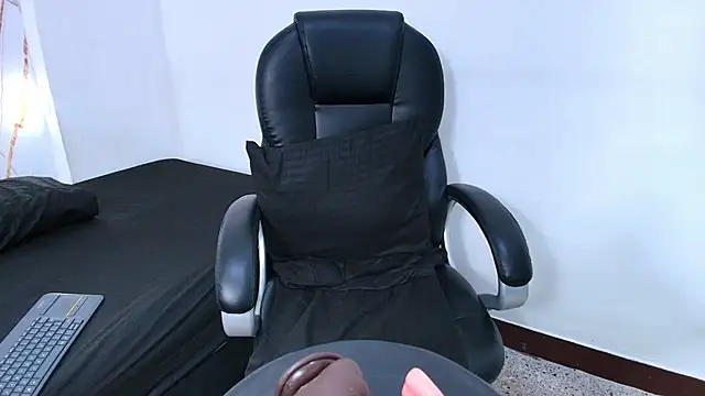 Snapshot of Karla_hilton1 chatting on December 13, 7:53 pm Karla hilton1 online show from December 13, 7:53 pm