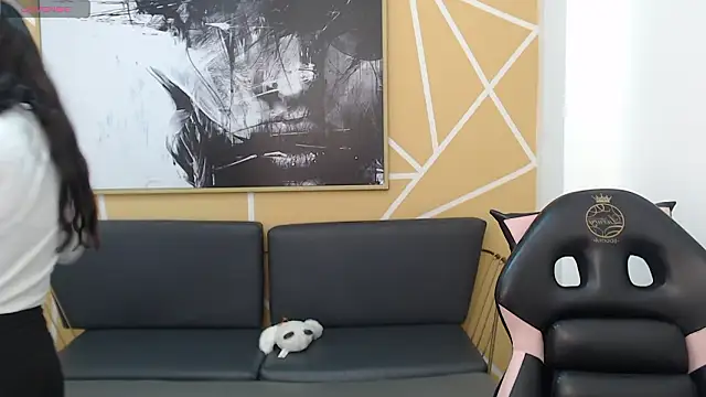 olivia russo  online show from March 9, 8:02 pm