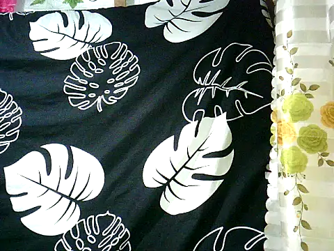 Snapshot of yuana25 chatting on October 19, 9:43 am yuana25 online show from October 19, 9:43 am