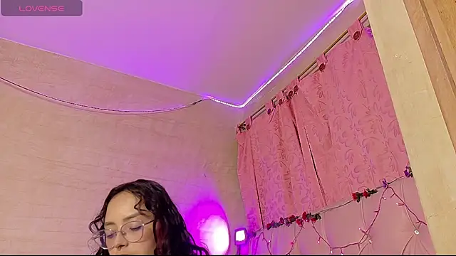 Snapshot of manumeow1 chatting on May 22, 12:18 am manumeow1 online show from May 22, 12:18 am