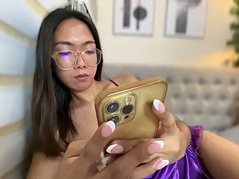 Sluttgwen69 online show from May 12, 1:19 pm