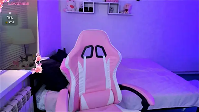 Snapshot of MiaScarlettt chatting on October 18, 7:36 pm MiaScarlettt online show from October 18, 7:36 pm