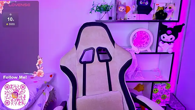 Snapshot of MiaScarlettt chatting on December 3, 7:12 pm MiaScarlettt online show from December 3, 7:12 pm