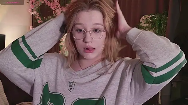 Morvelyn online show from May 24, 6:46 pm