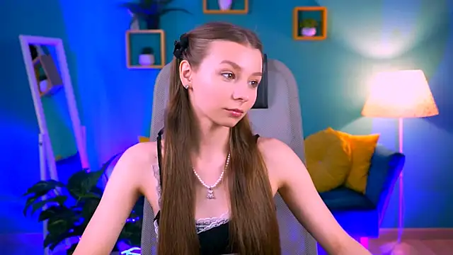 JulieDaniel online show from March 12, 4:18 am