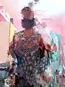 Snapshot of biggbobbsgirl chatting on September 28, 5:51 pm biggbobbsgirl online show from September 28, 5:51 pm