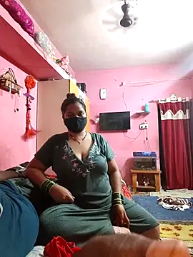 Snapshot of biggbobbsgirl chatting on May 10, 6:35 pm biggbobbsgirl online show from May 10, 6:35 pm