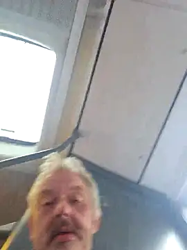 Snapshot of Fonse1860 chatting on October 31, 9:32 am Fonse1860 online show from October 31, 9:32 am