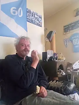 Snapshot of Fonse1860 chatting on November 24, 8:14 am Fonse1860 online show from November 24, 8:14 am