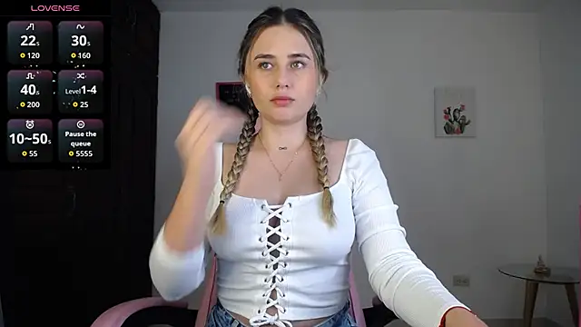 Snapshot of Veronika__Winslow_ chatting on September 11, 4:45 am Veronika Winslow online show from September 11, 4:45 am