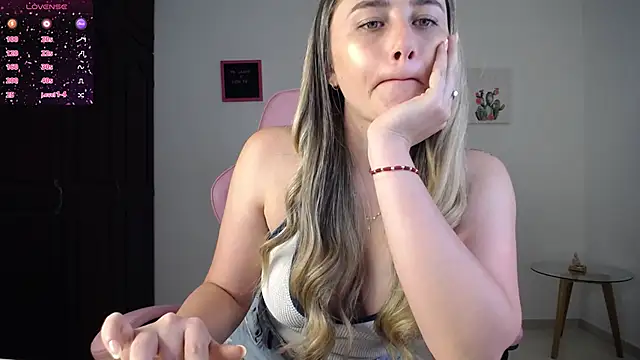 Snapshot of Veronika__Winslow_ chatting on September 18, 5:53 am Veronika Winslow online show from September 18, 5:53 am