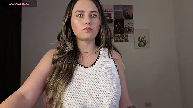 Snapshot of Veronika__Winslow_ chatting on May 15, 6:42 am Veronika Winslow online show from May 15, 6:42 am