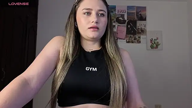 Snapshot of Veronika__Winslow_ chatting on May 20, 4:29 am Veronika Winslow online show from May 20, 4:29 am