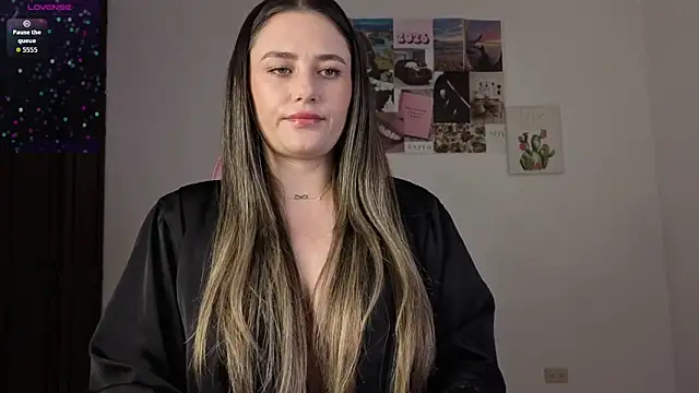Snapshot of Veronika__Winslow_ chatting on June 3, 5:21 am Veronika Winslow online show from June 3, 5:21 am