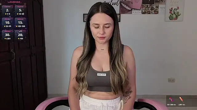 Snapshot of Veronika__Winslow_ chatting on June 23, 2:48 pm Veronika Winslow online show from June 23, 2:48 pm