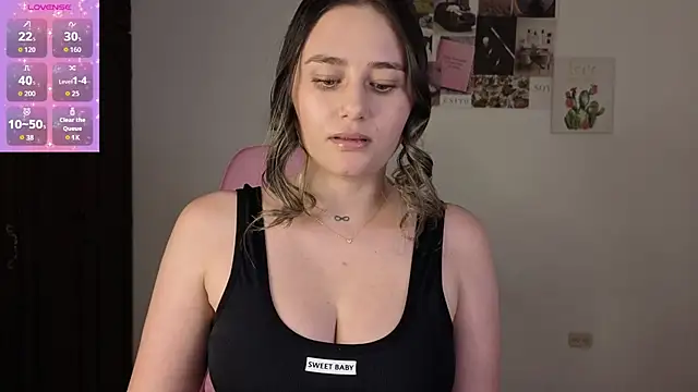 Snapshot of Veronika__Winslow_ chatting on July 29, 12:31 am Veronika Winslow online show from July 29, 12:31 am