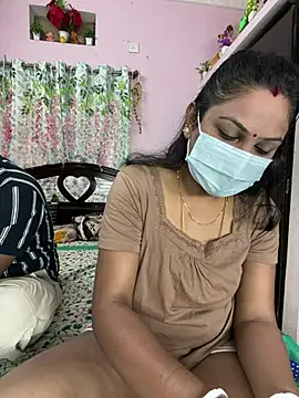 Snapshot of Lovlycouple1 chatting on February 5, 3:33 am Lovlycouple1 online show from February 5, 3:33 am