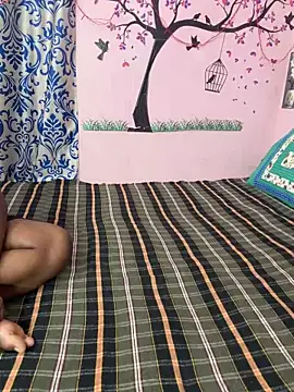 Snapshot of Lovlycouple1 chatting on February 20, 8:16 am Lovlycouple1 online show from February 20, 8:16 am