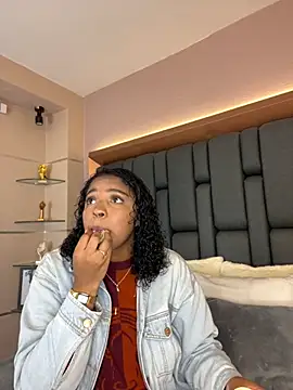 LisaMendez online show from September 28, 4:18 am