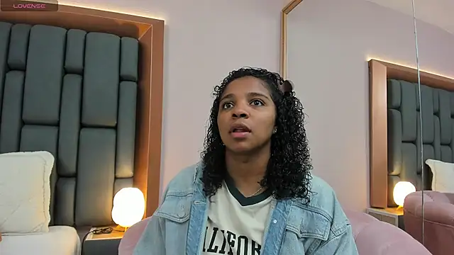 LisaMendez online show from February 17, 3:47 am