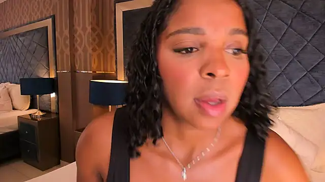 LisaMendez online show from June 26, 4:17 am