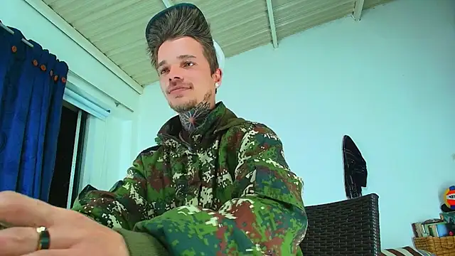 Snapshot of Gold_Loyal77 chatting on September 21, 8:27 am Gold Loyal77 online show from September 21, 8:27 am