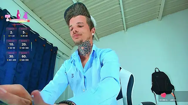 Snapshot of Gold_Loyal77 chatting on October 11, 4:33 am Gold Loyal77 online show from October 11, 4:33 am