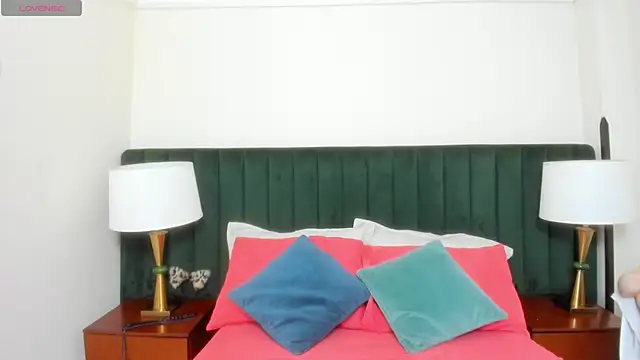 kiraGeiner online show from October 28, 9:35 am