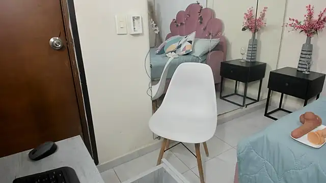 kiraGeiner online show from March 14, 8:36 pm