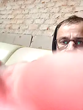 Snapshot of -iskop- chatting on October 28, 5:26 pm -iskop- online show from October 28, 5:26 pm