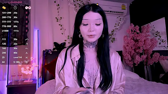 Snapshot of Lein_Bone chatting on November 13, 12:09 am Lein Bone online show from November 13, 12:09 am