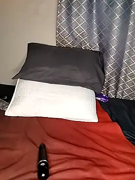 Snapshot of SlenderCharm98 chatting on February 1, 8:07 pm SlenderCharm98 online show from February 1, 8:07 pm