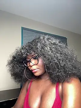 WomanNextdoor1 online show from February 18, 5:03 am