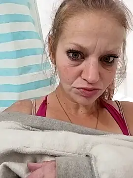 Snapshot of IrishGoddess69247 chatting on January 17, 2:33 pm IrishGoddess69247 online show from January 17, 2:33 pm