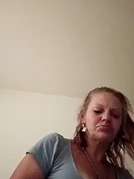 Snapshot of IrishGoddess69247 chatting on February 24, 9:40 am IrishGoddess69247 online show from February 24, 9:40 am