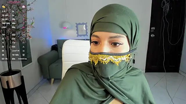 leila whisper online show from September 13, 6:18 pm