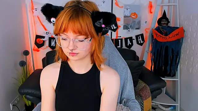 Snapshot of sweet_mika18 chatting on October 17, 7:38 pm sweet mika18 online show from October 17, 7:38 pm